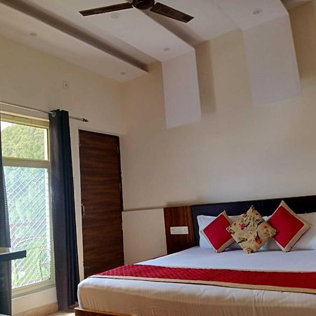 Sunny Pines Resort Lansdowne Bagian luar foto