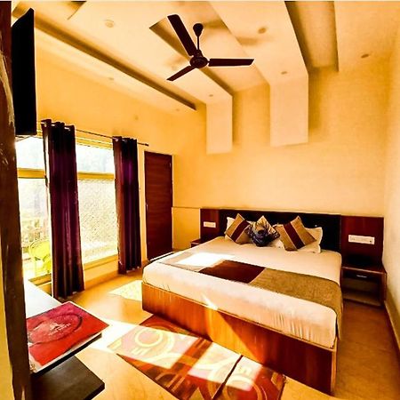 Sunny Pines Resort Lansdowne Bagian luar foto