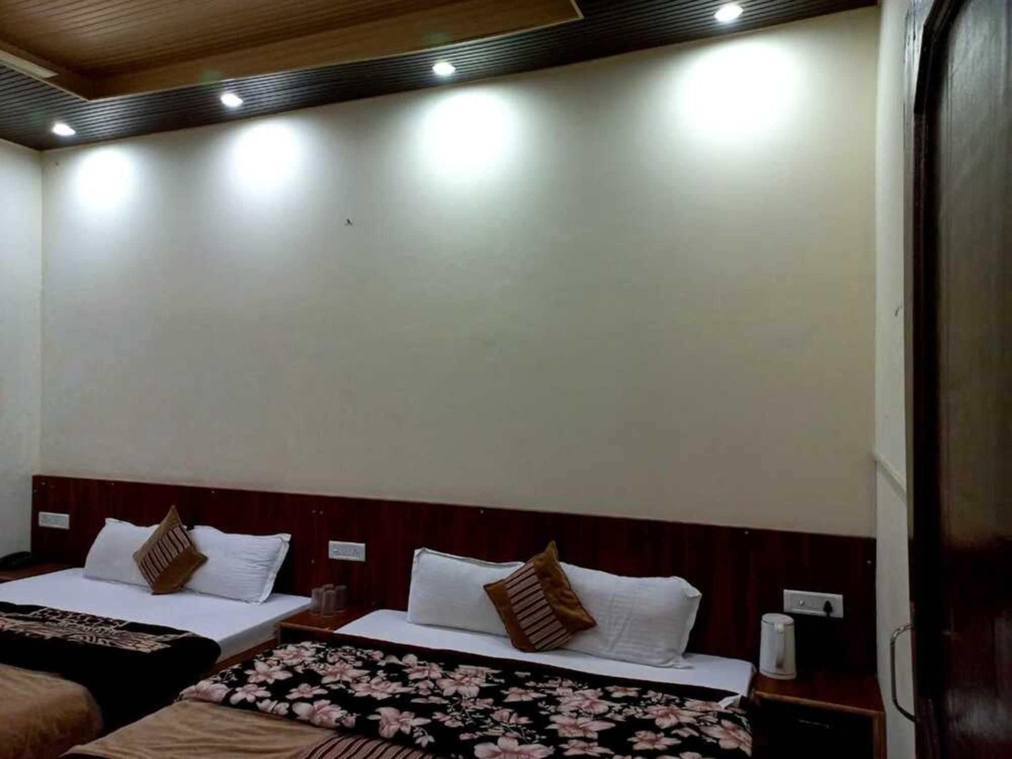 Sunny Pines Resort Lansdowne Bagian luar foto