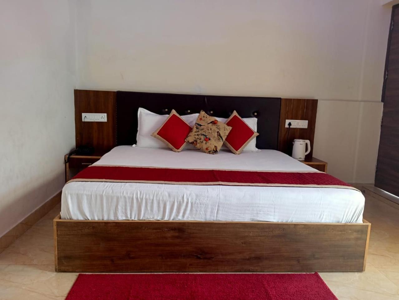 Sunny Pines Resort Lansdowne Bagian luar foto